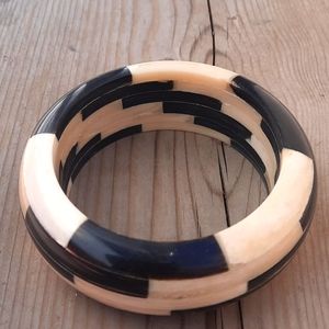 CHUNKY BLACK AND WHITE BANGEL